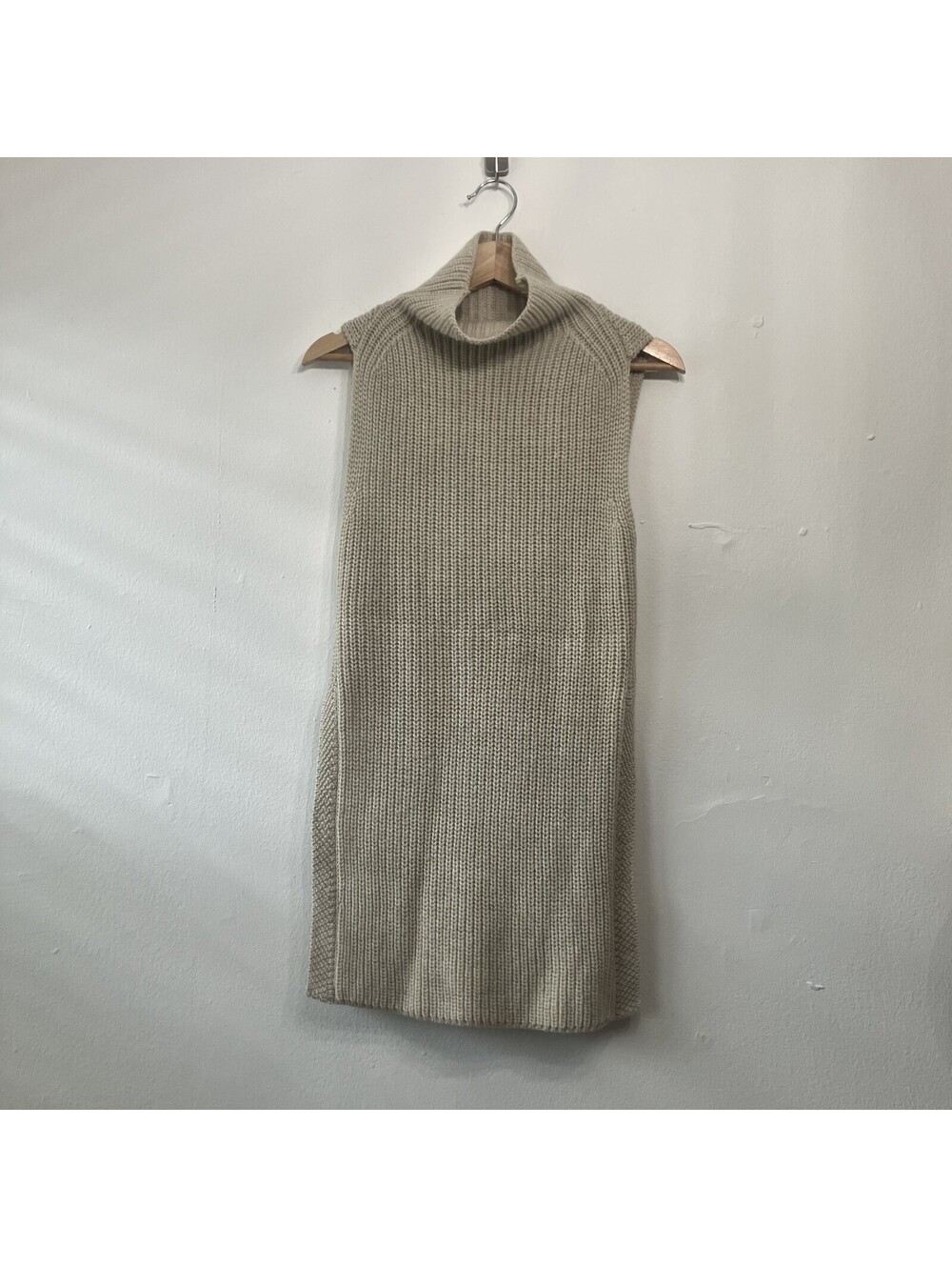 Aritzia Wilfred Wool Turtleneck Sleeveless Sweater Vest XSmall Old Money Luxe